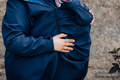 Tragejacke - Softshell - Dunkelblau mit Little Herringbone Illusion - size 3XL #babywearing