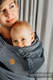 WRAP-TAI Tragehilfe Mini mit Kapuze/ Fischgrätmuster/ 100% Baumwolle / LITTLE HERRINGBONE OMBRE GREY  #babywearing