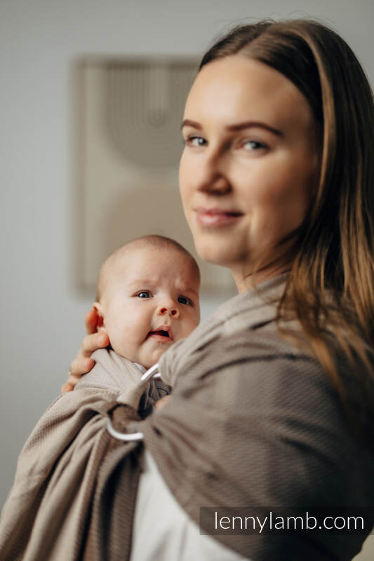 Mein Erster RingSling, Fischgrätmuster (100% Baumwolle), Raffung an den Ringen - LITTLE HERRINGBONE BABY CAFFE LATTE - standard 1.8m #babywearing