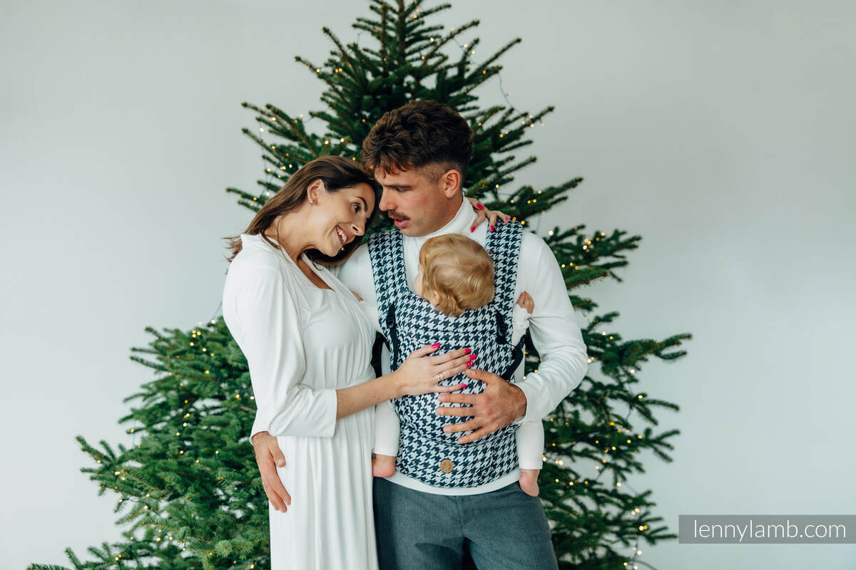 :LNNLGHT_PT_GLL_PXLS #babywearing