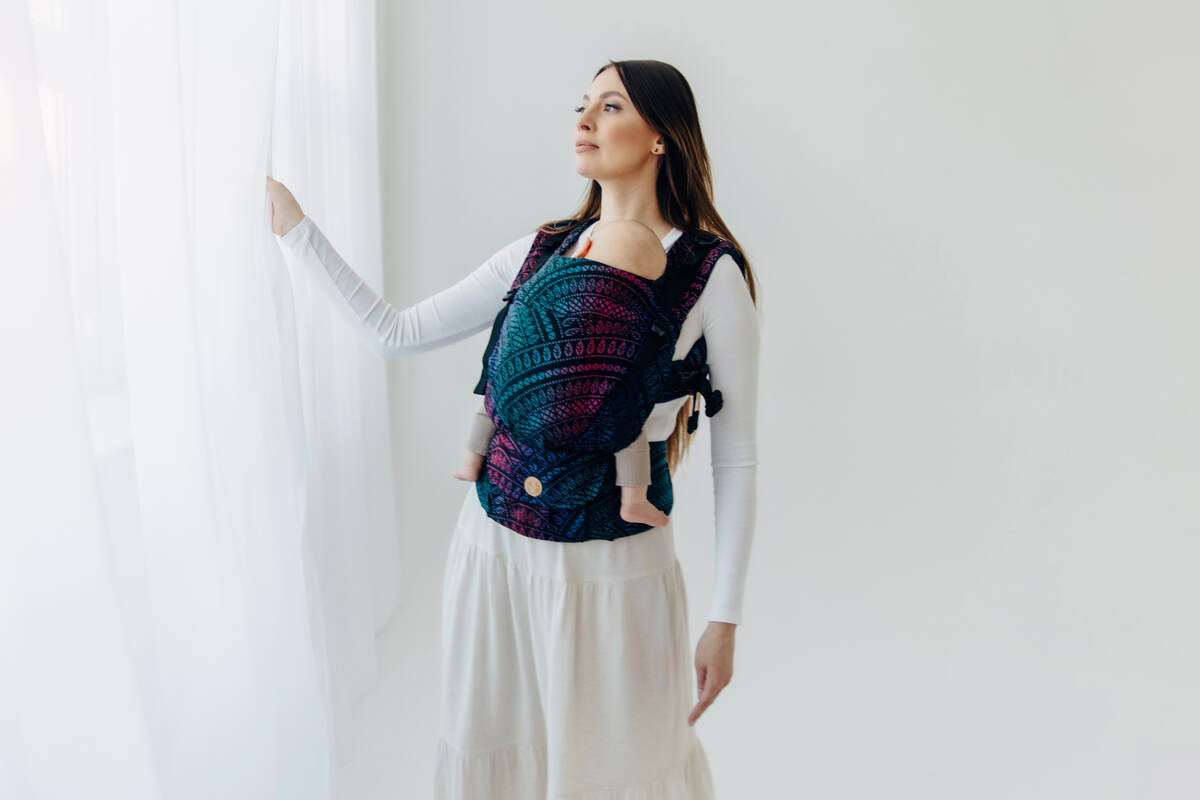 LennyUpGrade PRO Carrier, Standard Size, jacquard weave (60% cotton, 28% merino wool, 8% silk, 4% cashmere) - PEACOCK'S TAIL - BLACK OPAL #babywearing