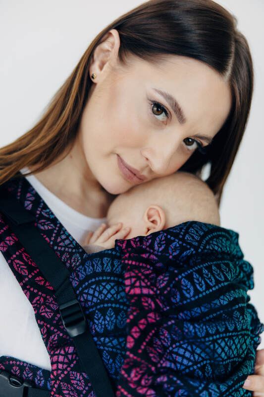 LennyUpGrade PRO Carrier, Standard Size, jacquard weave (60% cotton, 28% merino wool, 8% silk, 4% cashmere) - PEACOCK'S TAIL - BLACK OPAL #babywearing
