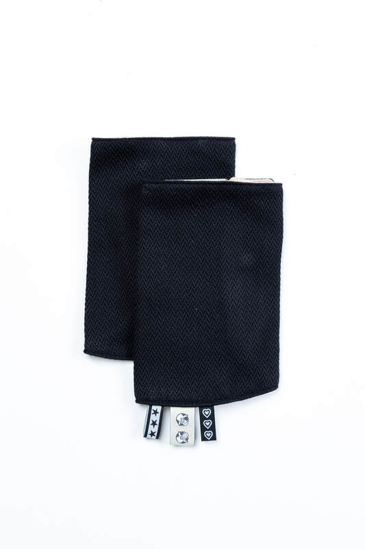 Schultergurtschoner (100% Baumwolle) - LITTLE HERRINGBONE EBONY BLACK  #babywearing