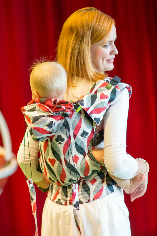 Ergonomische Tragehilfe, Größe Baby, Jacquardwebung, 100% Baumwolle - QUEEN OF HEARTS - Zweite Generation #babywearing