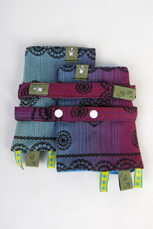 Drool Pads & Reach Straps Set, (60% cotton, 40% polyester) - RAINBOW LACE DARK  #babywearing