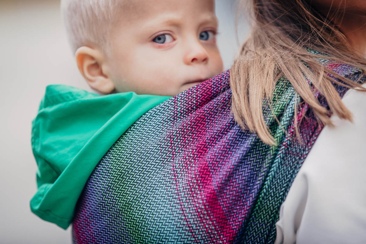 Chusta do noszenia dzieci, tkana splotem jodełkowym, bawełna - MAŁA JODEŁKA IMPRESJA DARK - rozmiar XS #babywearing