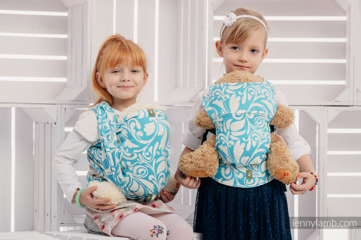 Mochila portamuñecos hecha de tejido, 100% algodón - TWISTED LEAVES CREAM & TURQUESA  #babywearing