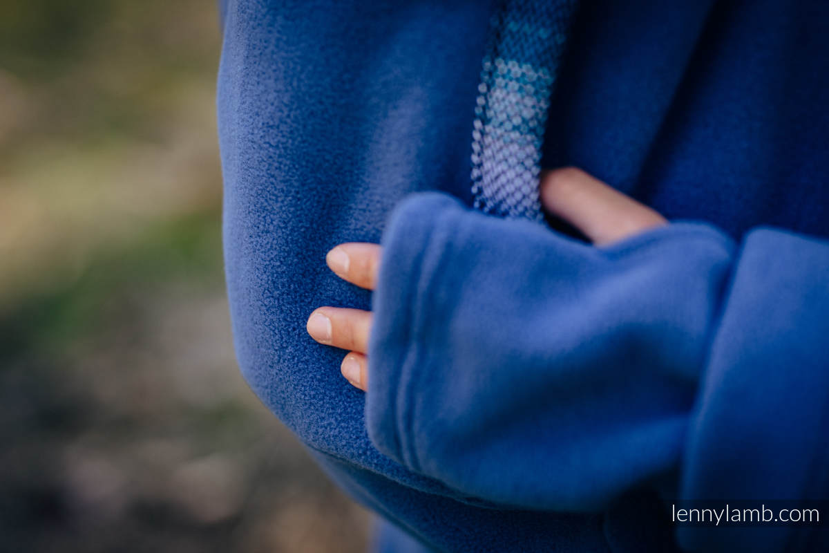 Polarowa bluza do noszenia dzieci 2.0 - rozmiar M - niebieska z Małą Jodełką Iluzją (drugi gatunek) #babywearing