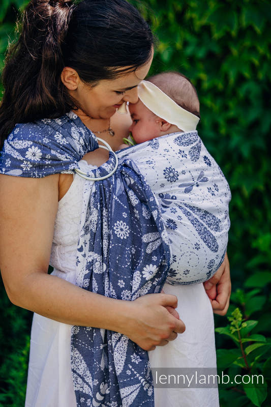 Ringsling, Jacquard Weave (60% cotton, 40% bamboo), with gathered shoulder - DRAGONFLY WHITE & NAVY BLUE - long 2.1m #babywearing