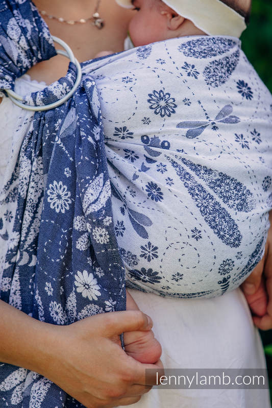 Ringsling, Jacquard Weave (60% cotton, 40% bamboo), with gathered shoulder - DRAGONFLY WHITE & NAVY BLUE - long 2.1m #babywearing