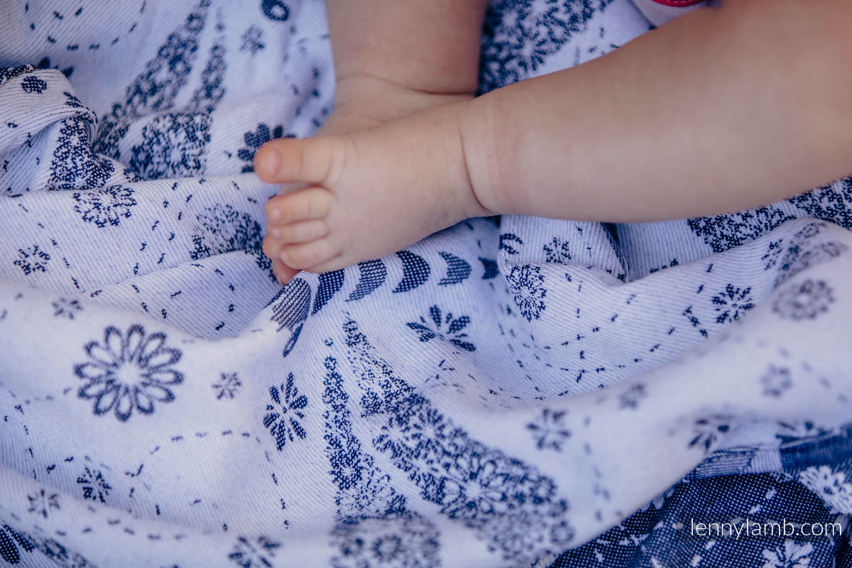 Baby Wrap, Jacquard Weave (60% cotton, 40% bamboo) - DRAGONFLY WHITE & NAVY BLUE - size XL #babywearing