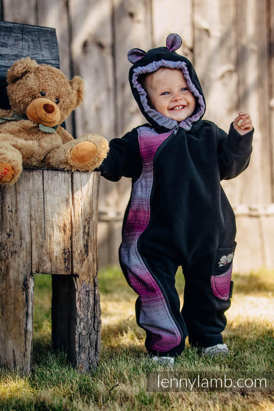 Fleece Babyanzug - Größe 80 - schwarz mit Little Herringbone Inspiration #babywearing