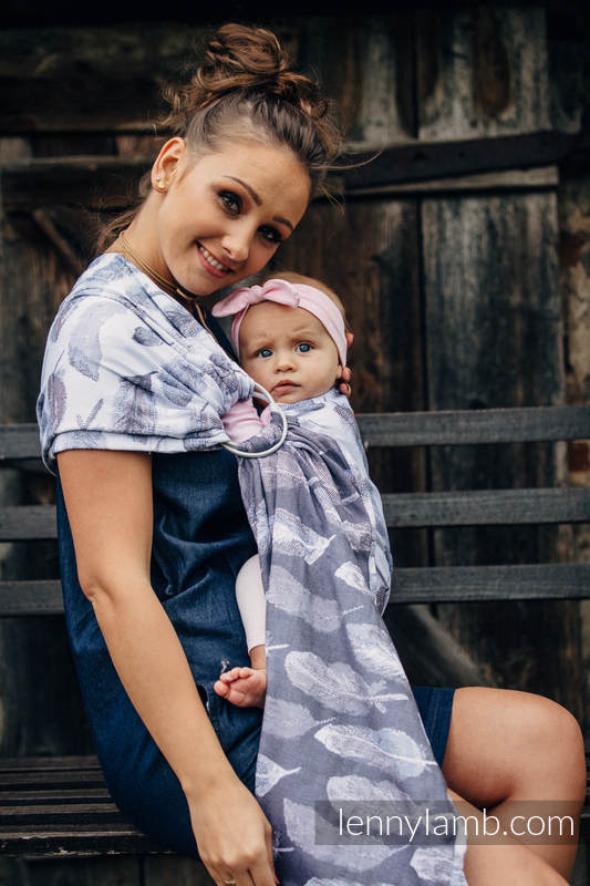 Żakardowa chusta kółkowa do noszenia dzieci, bawełna, ramię bez zakładek - MALOWANE PIÓRA BIEL Z GRANATEM - long 2.1m (drugi gatunek) #babywearing