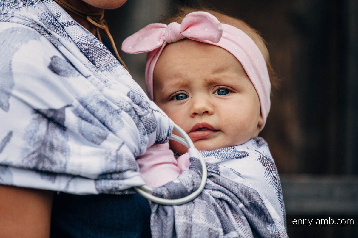 Żakardowa chusta kółkowa do noszenia dzieci, bawełna, ramię bez zakładek - MALOWANE PIÓRA BIEL Z GRANATEM  - long 2.1m #babywearing