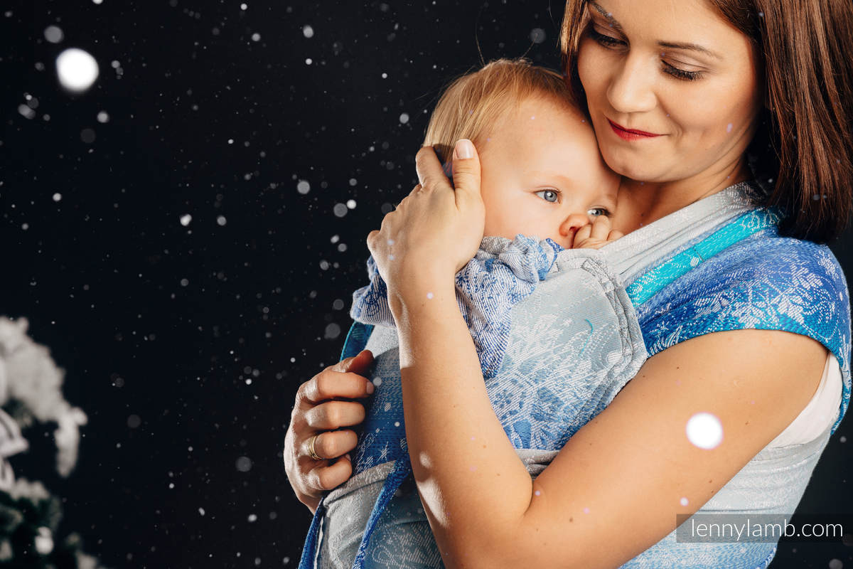 WRAP-TAI Tragehilfe Toddler mit Kapuze/ Jacquardwebung / 96 % Baumwolle, 4% metallisiertes Garn - SNOW QUEEN - MAGIC LAKE #babywearing