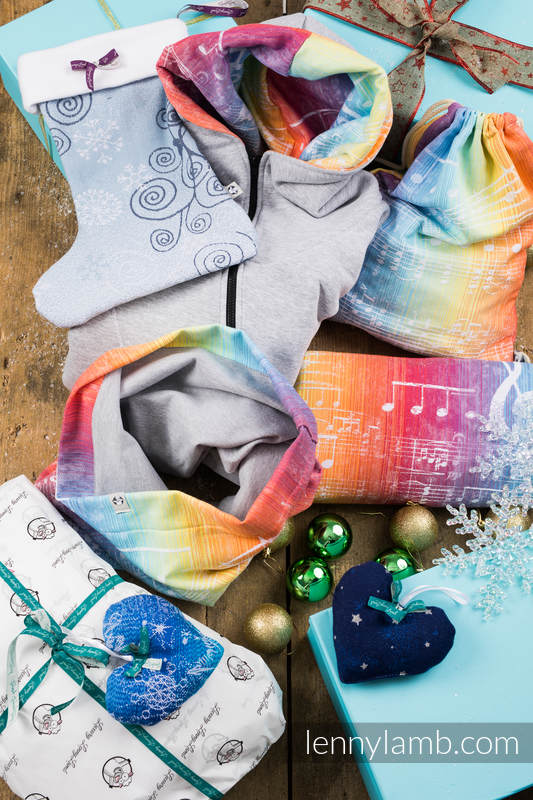 Prezentowy Zestaw Świąteczny dla Mamy - Pasja (Chusta tkana - 100% bawełna; Plecak/worek - 100% bawełna; Komin - 100% bawełna; Bluza asymetryczna - 100% bawełna; ozdoby świąteczne - 100% bawełna) #babywearing