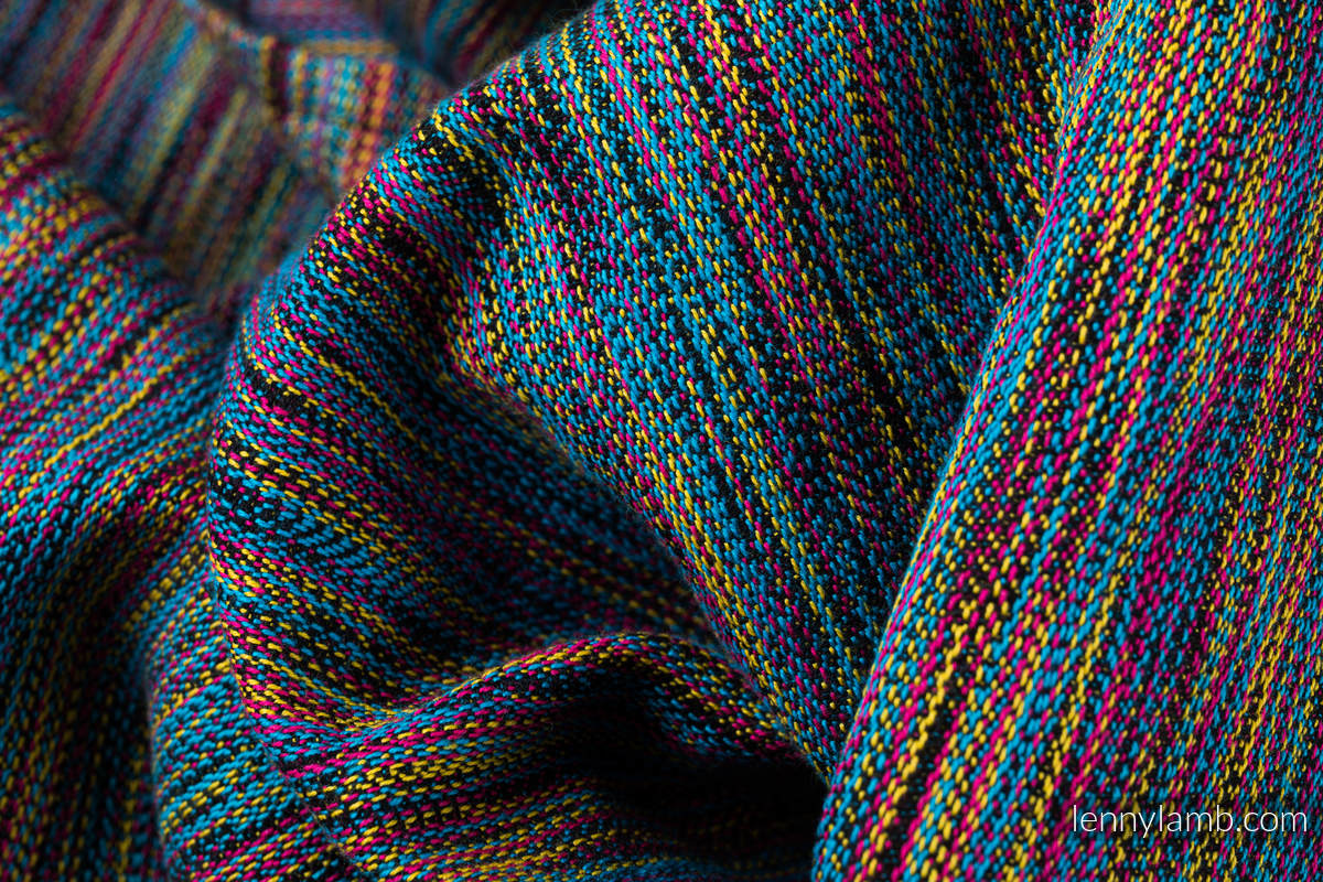 Le châle est fait du même tissu que les écharpes de portage (100% coton) - Colorful Wind #babywearing