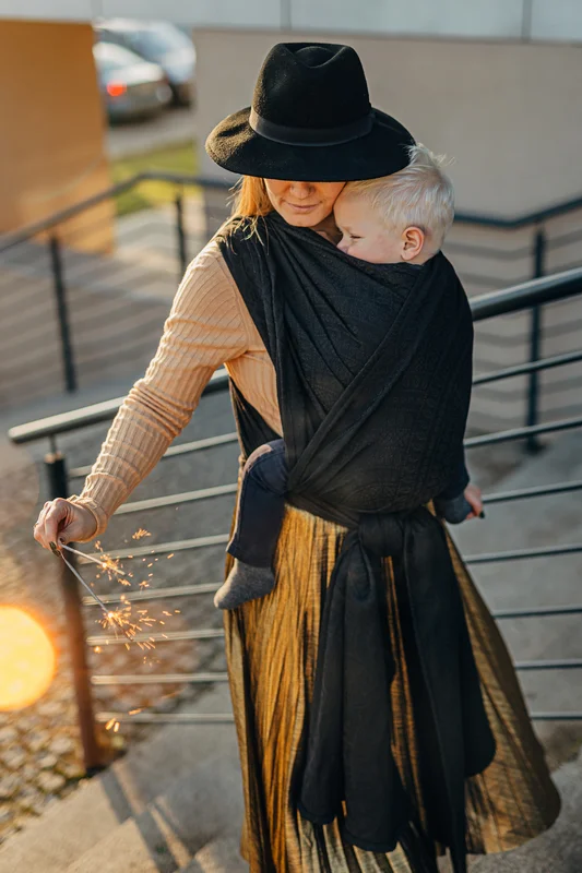 Baby Wrap, Jacquard Weave (59% cotton, 41% merino wool) - PEACOCK'S TAIL - PITCH BLACK - size S #babywearing