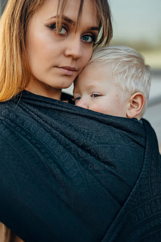 Baby Wrap, Jacquard Weave (59% cotton, 41% merino wool) - PEACOCK'S TAIL - PITCH BLACK - size S #babywearing