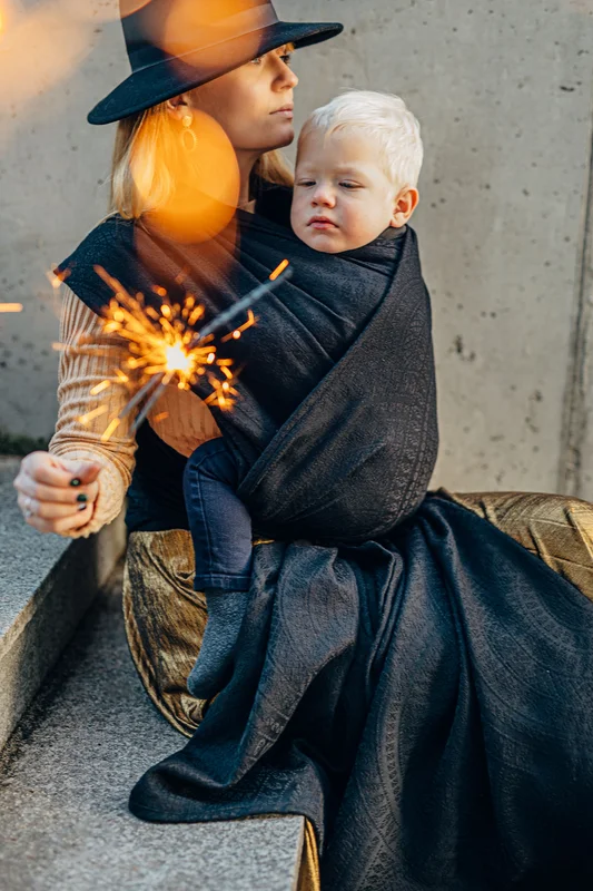 Baby Wrap, Jacquard Weave (59% cotton, 41% merino wool) - PEACOCK'S TAIL - PITCH BLACK - size S #babywearing