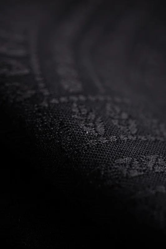 LennyHybrid Half Buckle Carrier, Preschool Size, jacquard weave (59% cotton, 41% merino wool) - PEACOCK'S TAIL - PITCH BLACK #babywearing