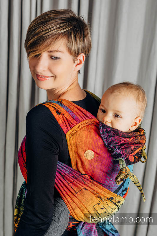 WRAP-TAI Tragehilfe Toddler mit Kapuze/ Jacquardwebung / 100% Baumwolle / SYMPHONY RAINBOW DARK #babywearing