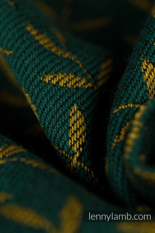 Le châle est fait du même tissu que les écharpes de portage (75% Coton, 21% Laine mérinos, 4% Cachemire) - Enchanted Nook - Golden Moss #babywearing