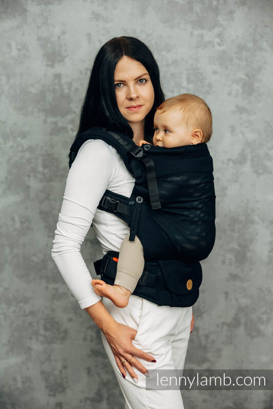Porte-bébé en maille LennyUpGrade, taille standard, tissage herringbone (75% coton, 25% polyester) - LITTLE HERRINGBONE EBONY BLACK #babywearing