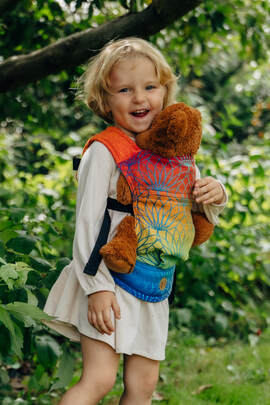 Mochila portamuñecos hecha de tejido, 100% algodón - RAINBOW LOTUS 