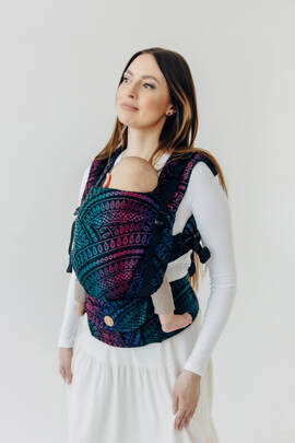 Porte-bébé LennyUpGrade PRO, taille standard, 60% Coton,28% Laine mérinos,8% Soie,4% Cachemire, conversion d’écharpe de PEACOCK'S TAIL - BLACK OPAL