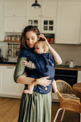 LennyHybrid Half Buckle Carrier, Standard Size, jacquard weave 64% cotton, 36% tussah silk - FLAWLESS - UMBRA