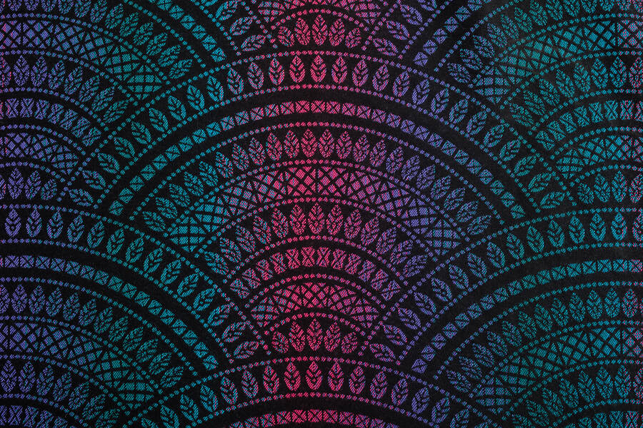 Peacocks Tail — Black Opal