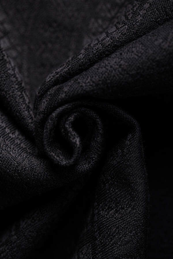 Peacocks Tail — Pitch Black